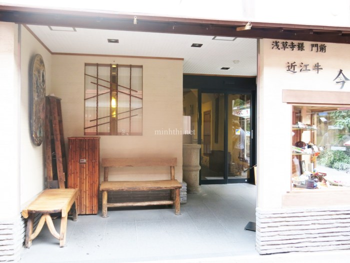 Một cửa hàng dịch vụ (cũng ko chắc lắm) mà mình tình cờ đi ngang qua