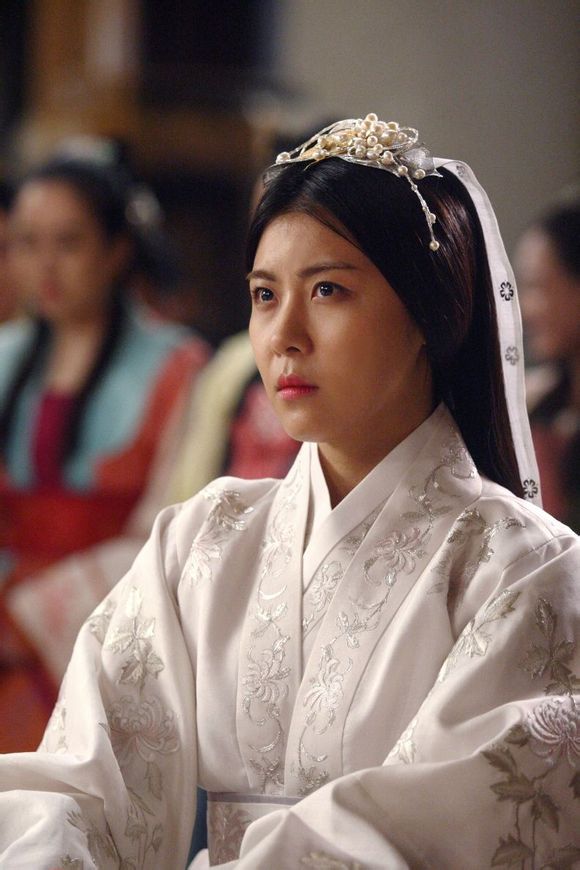 Cực kì mê bộ này ạ, đẹp mê hồn, đẹp từng đường kim mũi chỉ