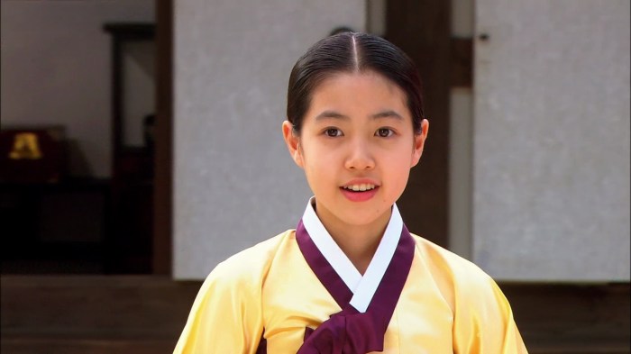 Shim Eung Kyung trong vai Hwang Jin Yi thời trẻ