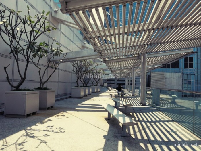 Hành lang nghỉ ngơi dành cho khách tại một shopping mall