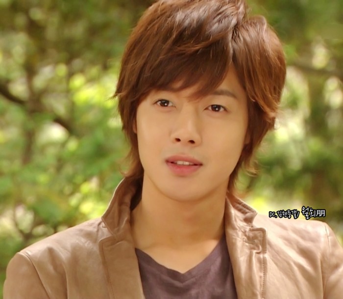 Trong mắt người hâm mộ, có lẽ Kim Hyun Joong đã không còn là "chàng trai đẹp hơn hoa"