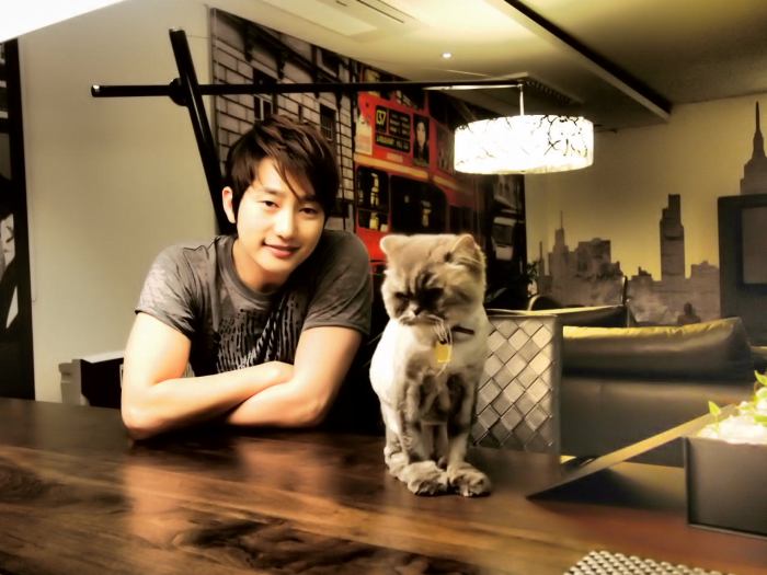 "Hoàng tử nụ cười" Park Shi Hoo
