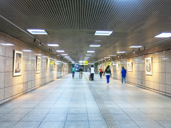 Chỉ là để chứng tỏ ga tàu điện ở Đài Bắc sạch đến mức độ nào. 