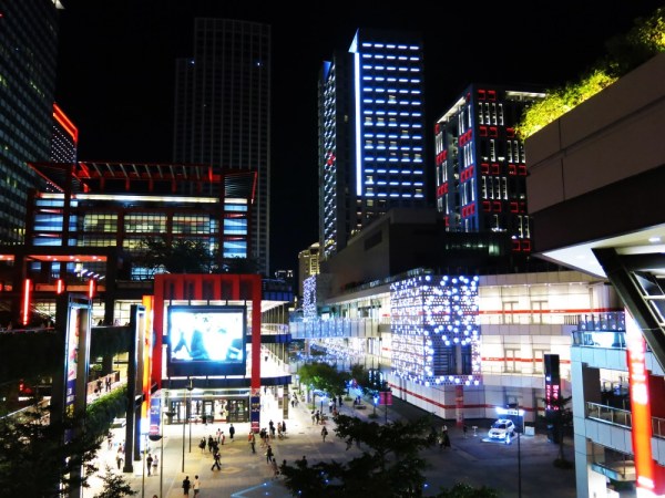 Một khu mua sắm sầm uất ở trung tâm thành phố Đài Bắc