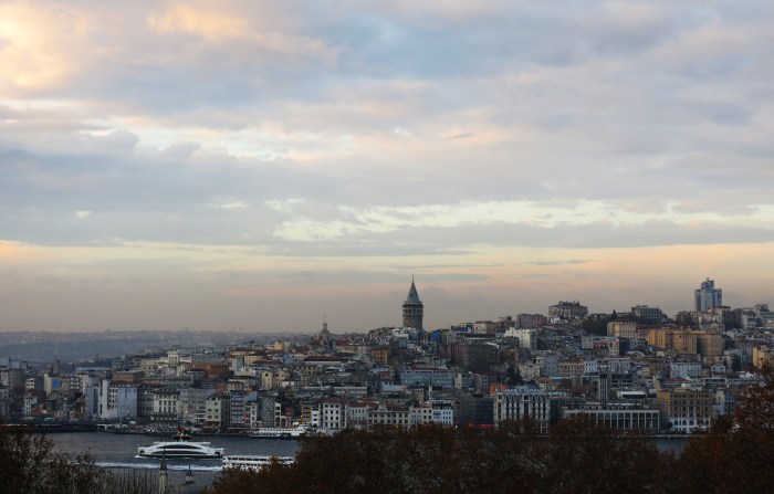 Istanbul nhin tu cung dien Topkapi