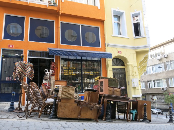 Mot cua hang do cu tại Kadikoy